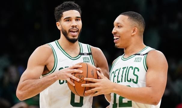 博鱼体育官网-格威诠释蓝领生存之道：精心研究每个对手特点