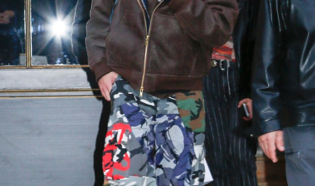 博鱼官网-罗伯特帕丁森巴黎迪奥秀后离开酒店|罗伯特·帕丁森|迪奥(Dior)|迪奥（Dior）_新浪娱乐_新浪新闻