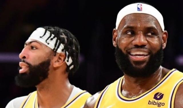 博鱼体育官网-还得靠他俩！詹眉再现恐怖统治力 湖人急需第三人