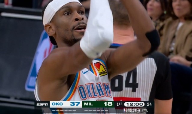 博鱼体育官网-一节打花？亚历山大造杀伤两罚中一 雷霆领先雄鹿20分